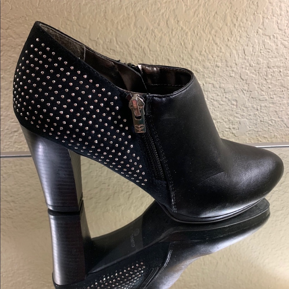 Studded shooties